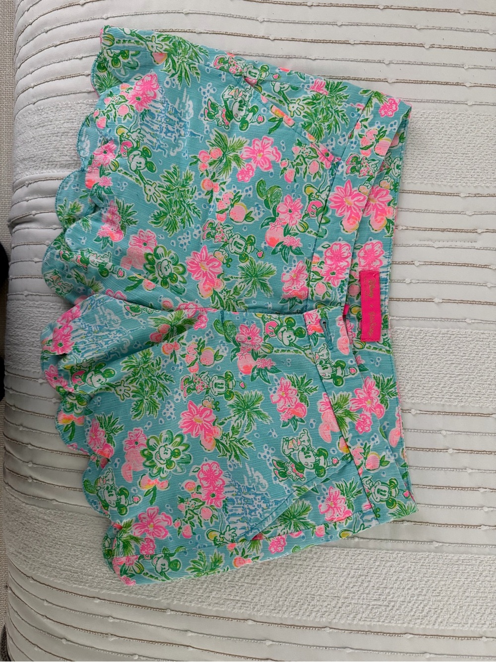 Lilly Pulitzer x Disney Buttercup Scallop Shorts - Picture 2 of 5